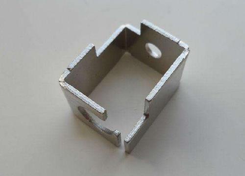 冲压技术在消费电子领域的精密化演进