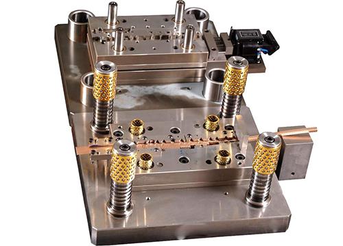 冲压模具在汽车大规模制造中的核心优势